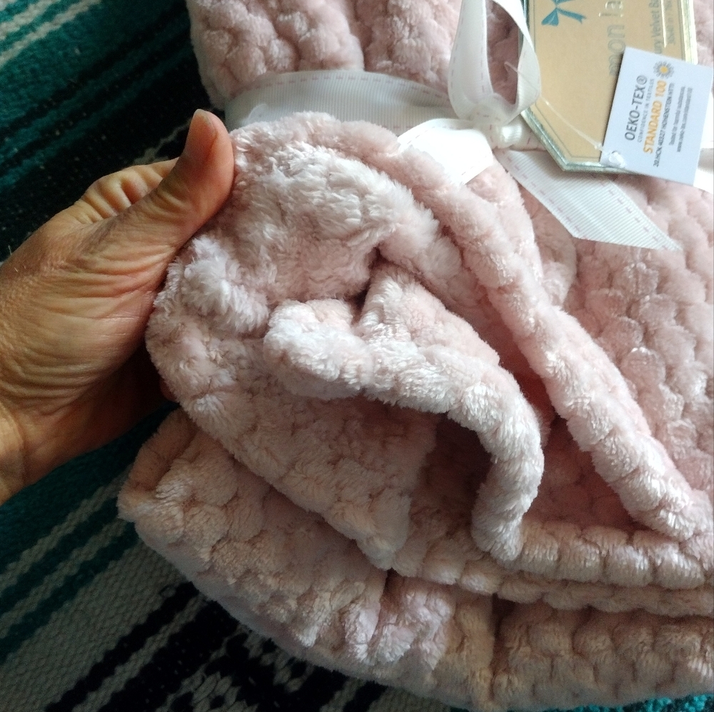 Mon Lapin Luxury Pink Baby Blanket - Picture 4 of 5